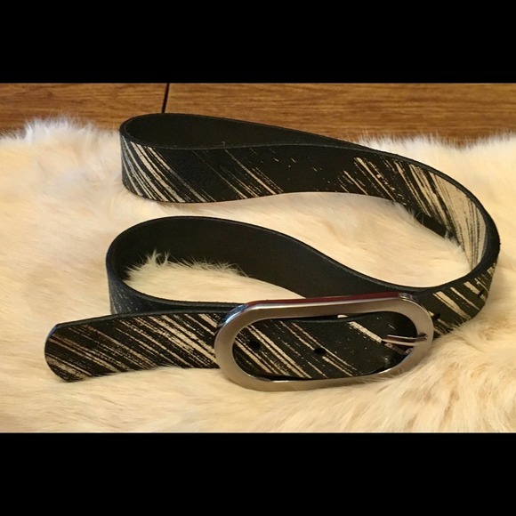 Accessories - Genuine Leather Women’s Size Medium Green & Silver Belt